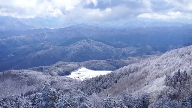 信州の冬　里山の雪景色