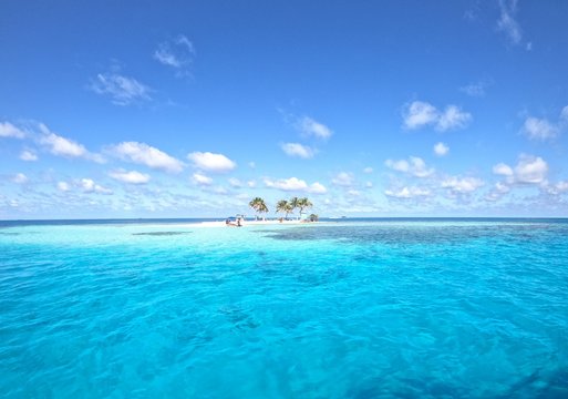 Picture perfect tropical island off the coast of belize 