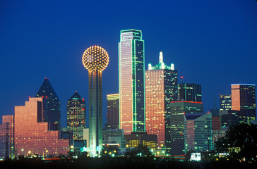 Dallas, TX skyline at night with Reunion Tower - obrazy, fototapety, plakaty