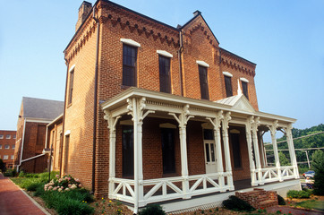 Fototapeta na wymiar Red brick courthouse in Fairfax County, VA