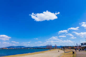 Fototapeta na wymiar 琵琶湖畔なぎさ公園風景