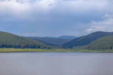 Fototapeta na wymiar mountains on the other side of the lake
