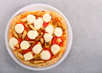  mozzarella and chicken pizza