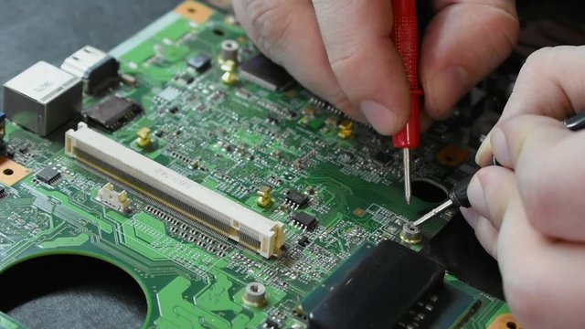 Diagnostics of the laptop motherboard. The process of the wizard for the service of computer equipment