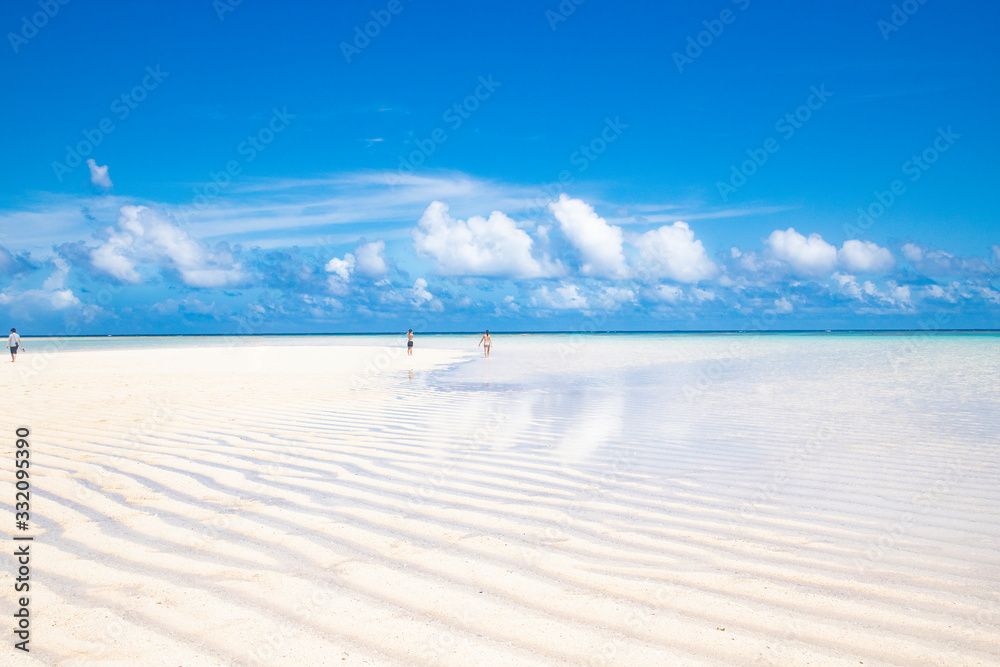 Wall mural yurigahama beach which appears in the sea only during law tide