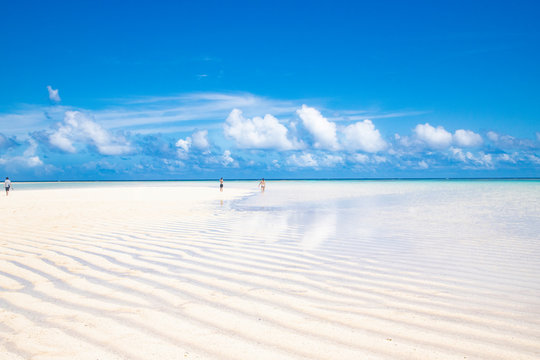 Yurigahama beach which appears in the sea only during law tide