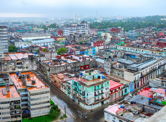 Obraz premium Aerial view of the city of Havana with a stormy sky