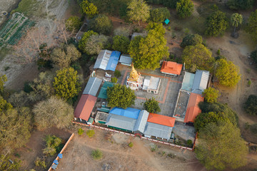 Vista dall'alto templi e paesaggi Birmani - 332100737