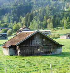 Obraz premium cabaña antigua de los Alpes