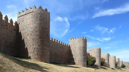 Fototapeta na wymiar Mittelalterliche Stadtmauer von Avila, Spanien