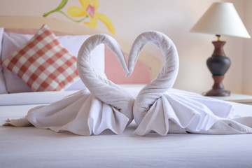 Fototapeta na wymiar The swan towels on the bed