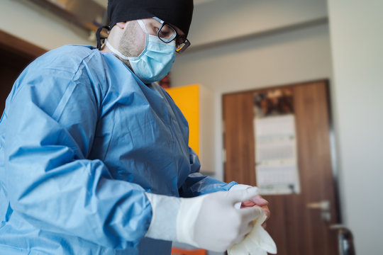 Doctor prepering for surgery in clinic.