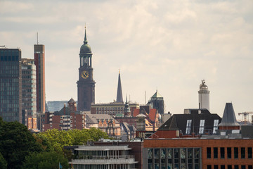 Naklejka premium Über den Dächern von Hamburg