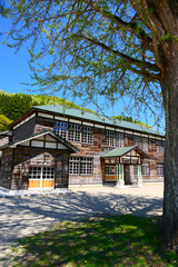 Fototapeta na wymiar 山村の小学校。喰丸、昭和、福島、日本。5月中旬。