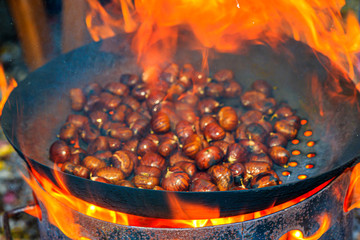 S&uuml;dtirol Kerschtnr&ouml;sten auf offenem Feuer