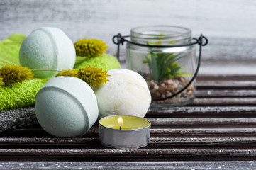 Aroma bath bombs, green towels