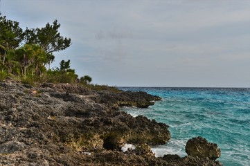 Fototapeta na wymiar turquoise sea with its coast in cuba