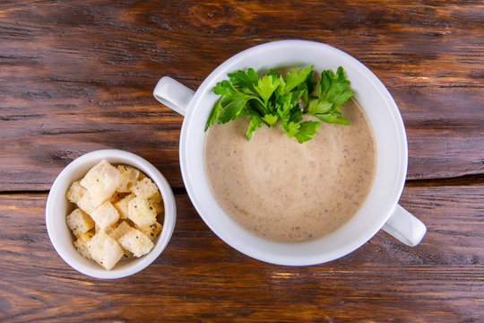 Grated mushroom soup with grens and seasonings with greens