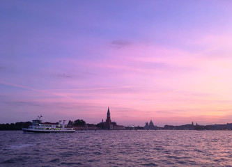 Naklejka premium Sunset on the Sea in Venice
