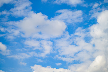 Obraz na płótnie Canvas wide angles of sky with clouds on sunny day