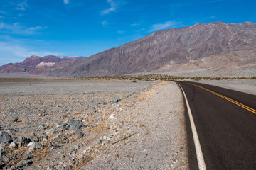 Fototapeta na wymiar road in desert - Death Valley