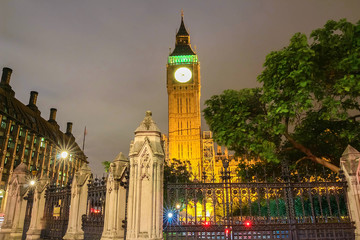 The Big Ben clock tower at night, London, UK. - obrazy, fototapety, plakaty