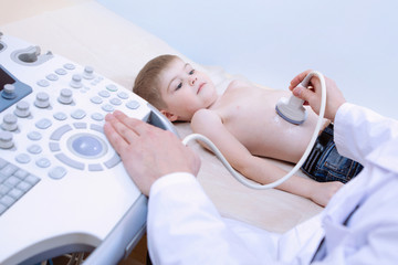 Obraz na płótnie Canvas Ultrasound examination in a medical clinic.