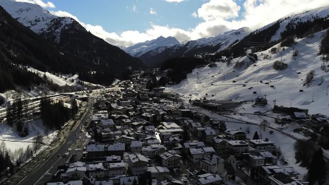 Sankt Anton am Arlberg flying approach - Aerial 4K
