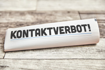 Kontaktverbot! als Schlagzeile einer Tageszeitung