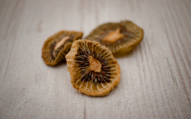Dried kiwi and sliced ​​on the table.