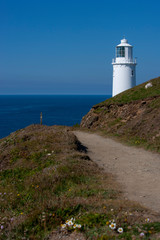 Fototapeta na wymiar lighthouse facing the ocean