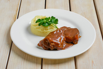 Baked beef fillet with flour sauce with mashed potato
