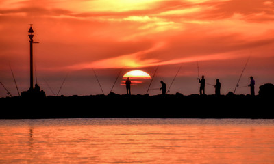 Pescando al amanecer