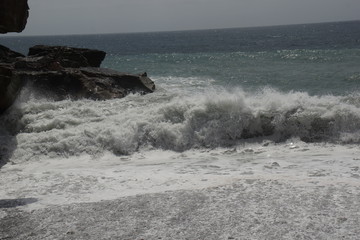 vagues mer et rochers