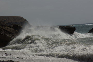 vagues mer et rochers