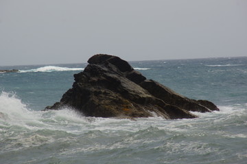 vagues mer et rochers
