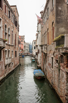 Narrow channel view in Venice © Roman Babakin