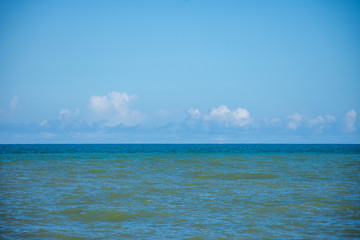 Fototapeta na wymiar sea and blue sky