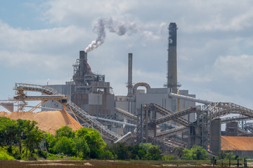 Fototapeta na wymiar Paper mill in production in North East Florida. 