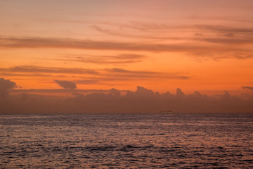 Fototapeta premium sunrise and ocean