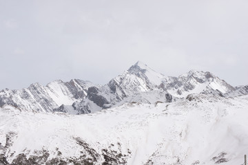 Fototapeta na wymiar Snow capped peaks in Sichuan Province, China
