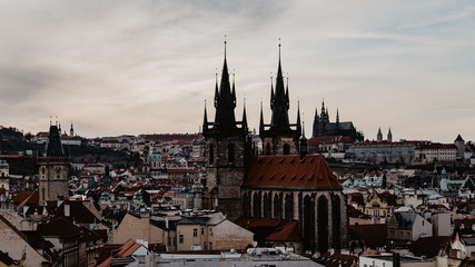 Obraz premium church of our lady before tyn from the powder tower in prague, czech republic 