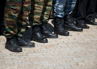 the feet of war veterans are on parade