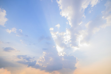 The sky and clouds in the daytime are beautiful.