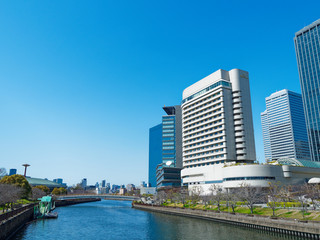 大阪ビジネスパークと第2寝屋川に架かる大阪城新橋