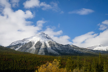 Fototapeta premium Autumn winter mountains Alberta Kanada travel destination