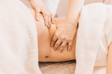 Obraz na płótnie Canvas Masseur massages the patient while lying on side