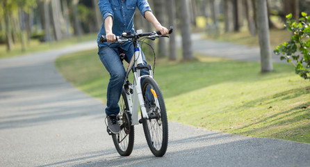 Fototapeta na wymiar One cyclist riding bike in tropical spring park