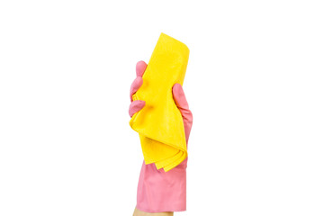 Mano con guante de látex rosa sosteniendo un paño de microfibra amarillo sobre fondo blanco aislado. Vista de frente. Copy space