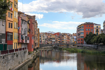Fototapeta na wymiar View of the coloured houses on the river, Girona, Spain